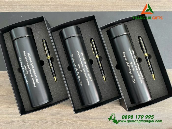 Set Quà Tặng (Bình Giữ Nhiệt & Bút Ký) Màu Đen - In Khắc Logo Trường Đại Học Sư Phạm TP.HCM