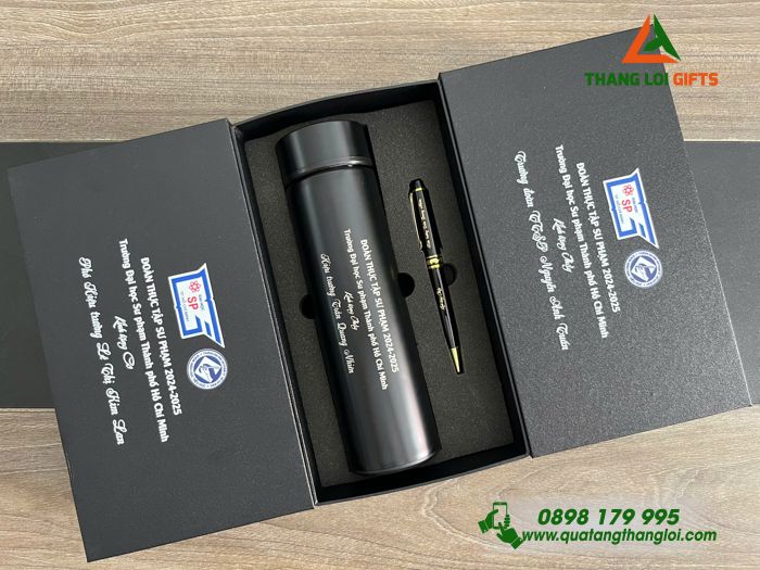 Set Quà Tặng (Bình Giữ Nhiệt & Bút Ký) Màu Đen - In Khắc Logo Trường Đại Học Sư Phạm TP.HCM