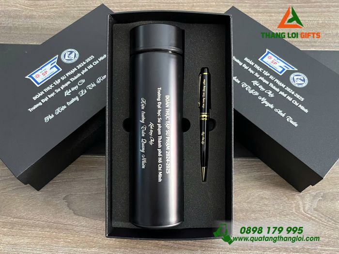 Set Quà Tặng (Bình Giữ Nhiệt & Bút Ký) Màu Đen - In Khắc Logo Trường Đại Học Sư Phạm TP.HCM