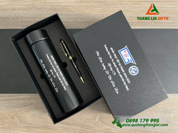 Set Quà Tặng (Bình Giữ Nhiệt & Bút Ký) Màu Đen - In Khắc Logo Trường Đại Học Sư Phạm TP.HCM