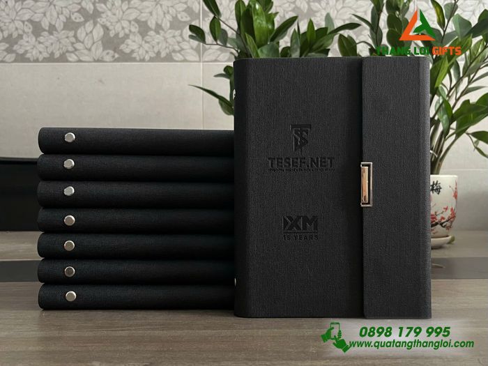Sổ Tay Bìa Còng Gập 3 Màu Đen - Dập Chìm Logo Doanh Nghiệp TESEF.NET