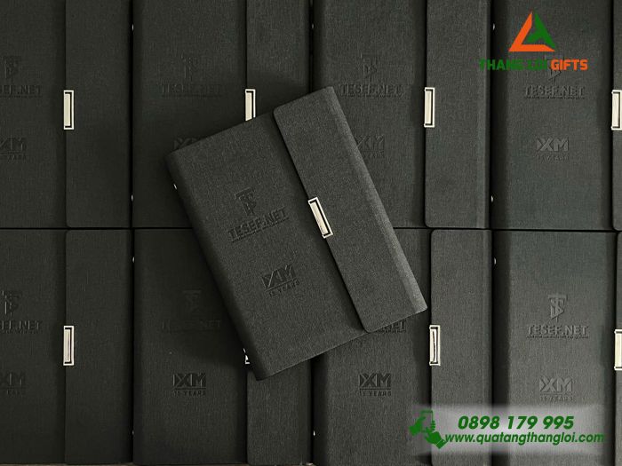 Sổ Tay Bìa Còng Gập 3 Màu Đen - Dập Chìm Logo Doanh Nghiệp TESEF.NET