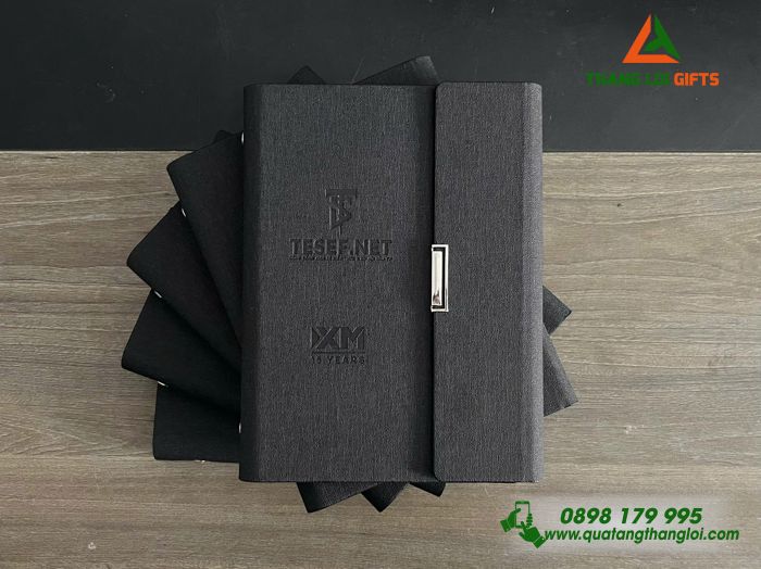 Sổ Tay Bìa Còng Gập 3 Màu Đen - Dập Chìm Logo Doanh Nghiệp TESEF.NET