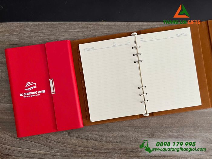 Sổ Tay Bìa Còng Gập 3 Màu Đỏ - In Logo Doanh Nghiệp DJ SHIPPING LINES