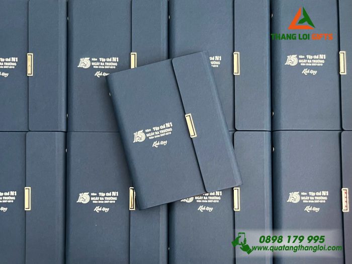 Sổ Tay Bìa Còng Gập 3 Màu Xanh - In Logo Kỷ Niệm 15 Năm Ngày Ra Trường