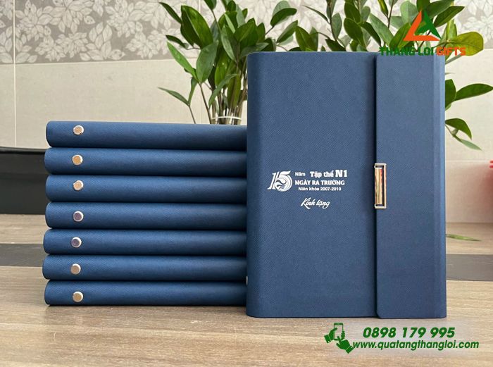 Sổ Tay Bìa Còng Gập 3 Màu Xanh - In Logo Kỷ Niệm 15 Năm Ngày Ra Trường