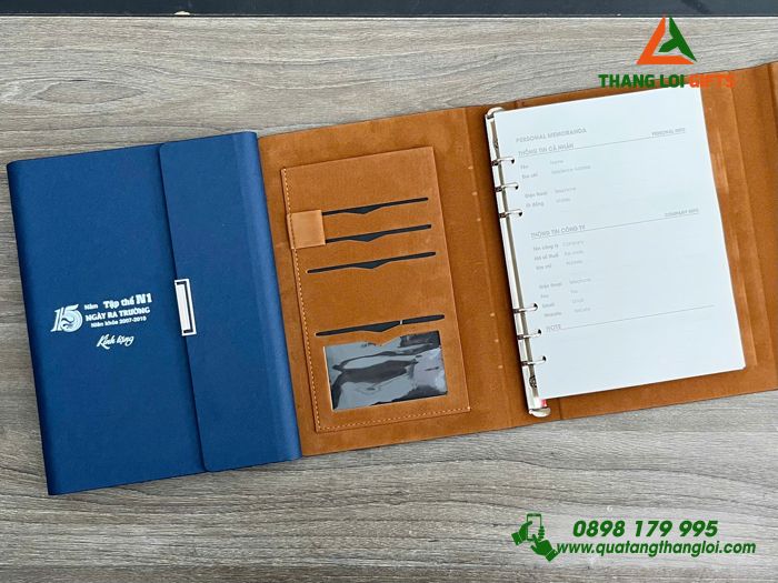 Sổ Tay Bìa Còng Gập 3 Màu Xanh - In Logo Kỷ Niệm 15 Năm Ngày Ra Trường