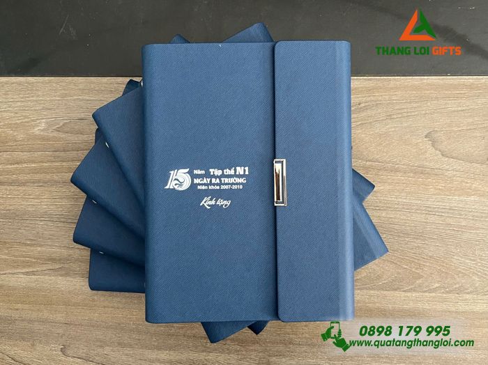 Sổ Tay Bìa Còng Gập 3 Màu Xanh - In Logo Kỷ Niệm 15 Năm Ngày Ra Trường