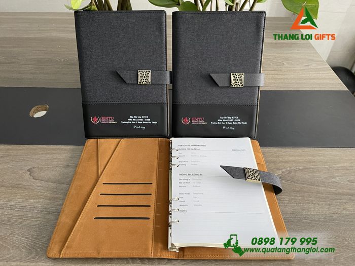 Sổ Tay Bìa Còng Màu Đen - In Logo Trường Đại Học Y Dược Buôn Ma Thuột BMTU