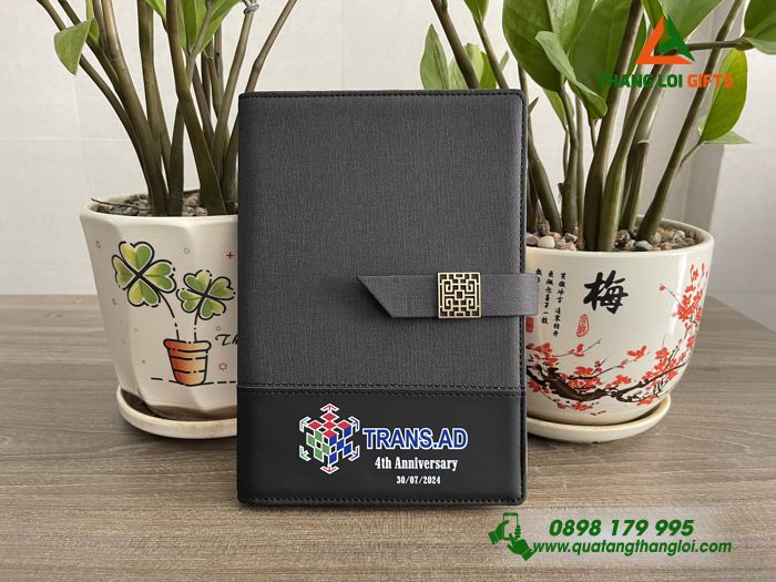 Sổ Tay Bìa Còng Màu Đen - In Logo Doanh Nghiệp TRANS.AD