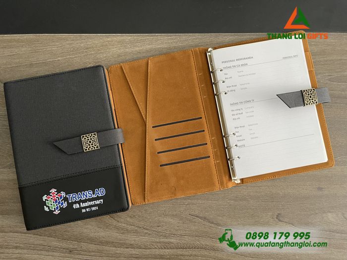 Sổ Tay Bìa Còng Màu Đen - In Logo Doanh Nghiệp TRANS.AD