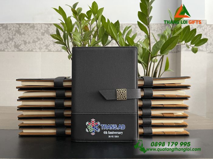 Sổ Tay Bìa Còng Màu Đen - In Logo Doanh Nghiệp TRANS.AD