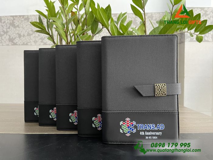 Sổ Tay Bìa Còng Màu Đen - In Logo Doanh Nghiệp TRANS.AD