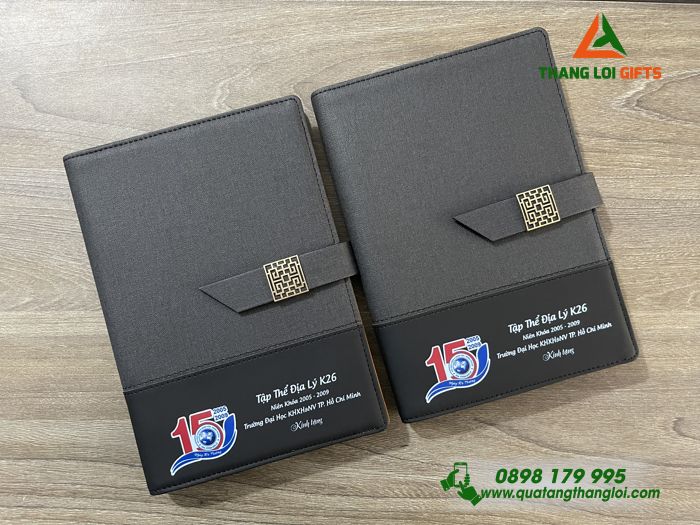 Sổ Tay Bìa Còng Màu Đen - In Logo Kỷ Niệm 15 Năm Trường ĐH KHXH&NV TP.HCM
