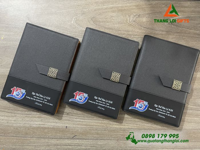Sổ Tay Bìa Còng Màu Đen - In Logo Kỷ Niệm 15 Năm Trường ĐH KHXH&NV TP.HCM