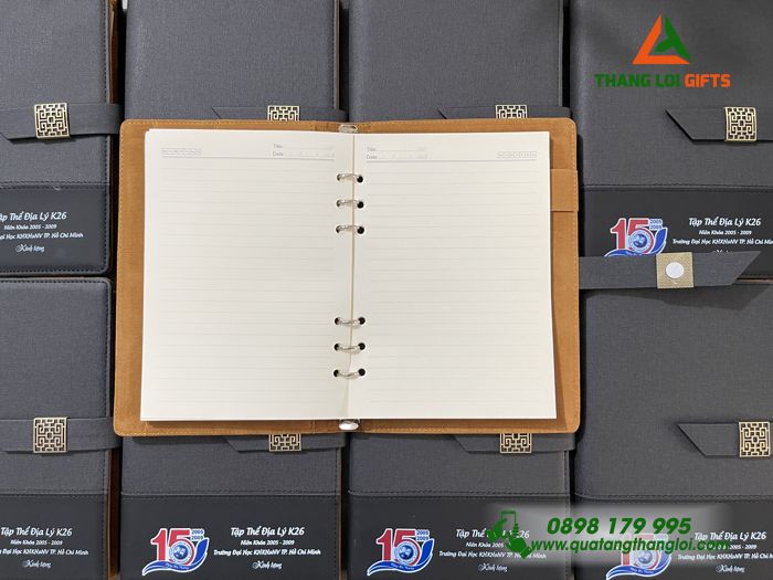 Sổ Tay Bìa Còng Màu Đen - In Logo Kỷ Niệm 15 Năm Trường ĐH KHXH&NV TP.HCM