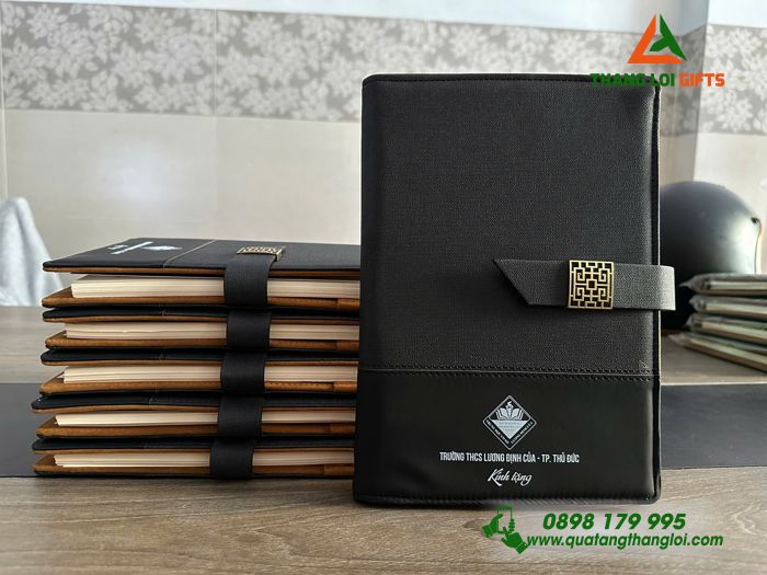 Sổ Tay Bìa Còng Màu Đen - In Logo Trường THCS Lương Định Của