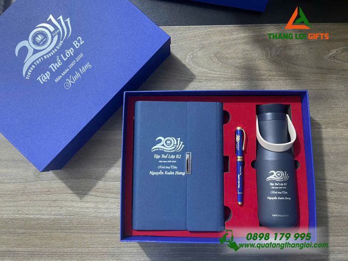 Combo Quà Tặng (Sổ+ Bình Lock&Lock+ Bút) Màu Xanh - In Khắc Logo 20 Năm Trường THPT Nguyễn Bính