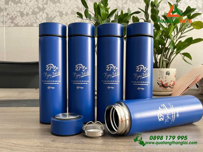 Bình Giữ Nhiệt Màu Xanh - Khắc Logo 27 Năm Ngày Trở Về Trường THCS Xà Bang
