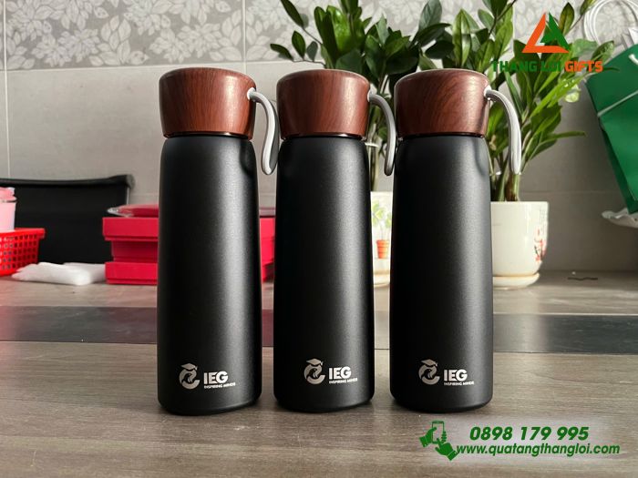 Bình Giữ Nhiệt Màu Đen Nắp Vân Gỗ - Khắc Logo Doanh Nghiệp IEG