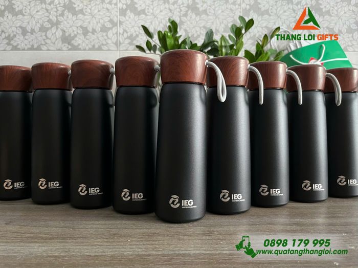 Bình Giữ Nhiệt Màu Đen Nắp Vân Gỗ - Khắc Logo Doanh Nghiệp IEG