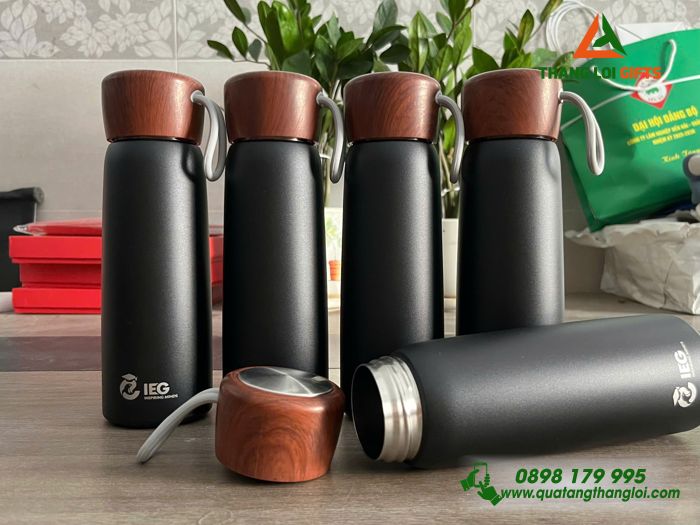 Bình Giữ Nhiệt Màu Đen Nắp Vân Gỗ - Khắc Logo Doanh Nghiệp IEG