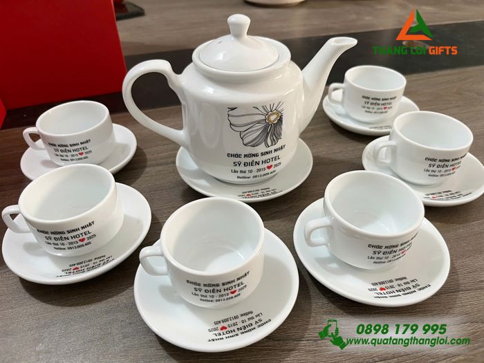 Bộ Ấm Trà Sứ Bát Tràng - In Logo Chúc Mừng Sinh Nhật Sỹ Điền Hotel Lần Thứ 10
