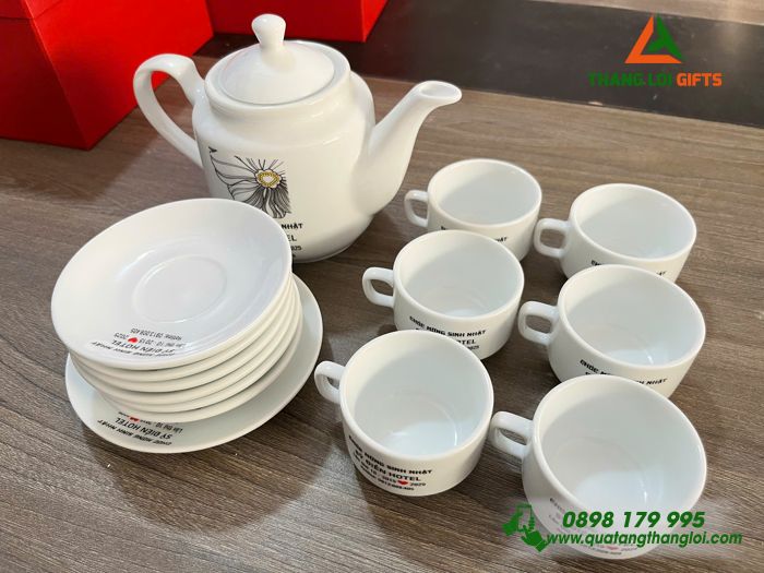 Bộ Ấm Trà Sứ Bát Tràng - In Logo Chúc Mừng Sinh Nhật Sỹ Điền Hotel Lần Thứ 10