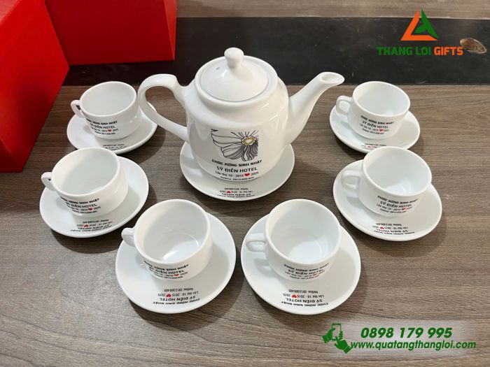 Bộ Ấm Trà Sứ Bát Tràng - In Logo Chúc Mừng Sinh Nhật Sỹ Điền Hotel Lần Thứ 10