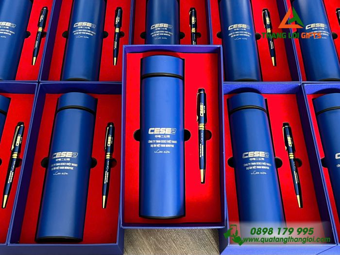 Bộ Quà Tặng (Bình Giữ Nhiệt & Bút Ký) Màu Xanh - In Khắc Logo Doanh Nghiệp CESE2
