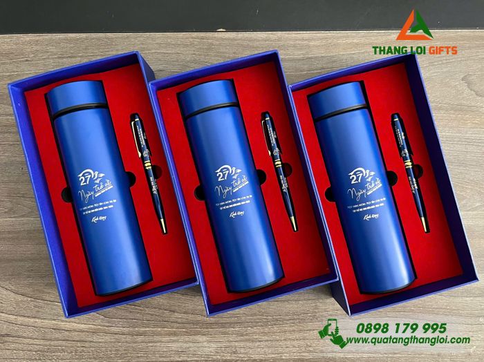Combo Quà Tặng (Bình & Bút) Màu Xanh - In Khắc Logo 27 Năm Ngày Trở Về Trường THCS Xà Bang