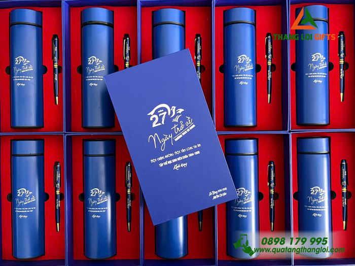 Combo Quà Tặng (Bình & Bút) Màu Xanh - In Khắc Logo 27 Năm Ngày Trở Về Trường THCS Xà Bang