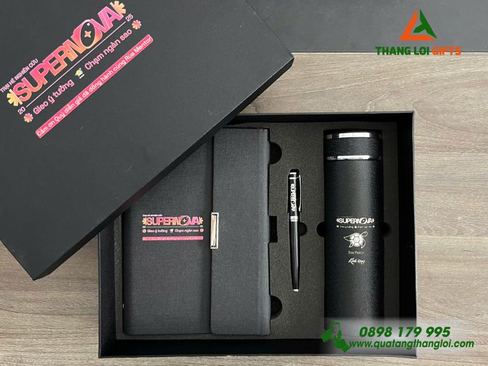 Set Quà Tặng Màu Đen (Sổ+ Bình+ Bút) - In Khắc Logo Trại Hè Nghiên Cứu SUPERNOVA