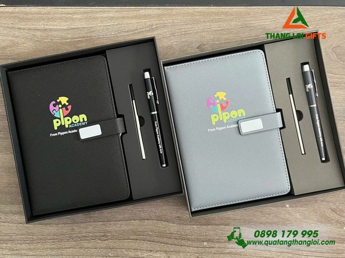 Combo Quà Tặng (Sổ Tay Dán Gáy & Bút Ký) - In Khắc Logo Trường Pippon Academy