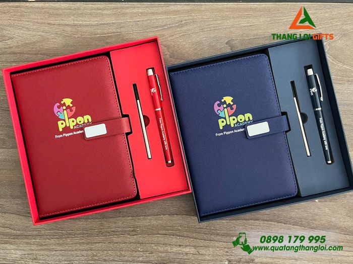 Combo Quà Tặng (Sổ Tay Dán Gáy & Bút Ký) - In Khắc Logo Trường Pippon Academy