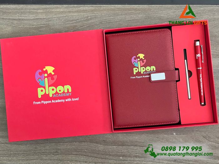 Combo Quà Tặng (Sổ Tay Dán Gáy & Bút Ký) - In Khắc Logo Trường Pippon Academy