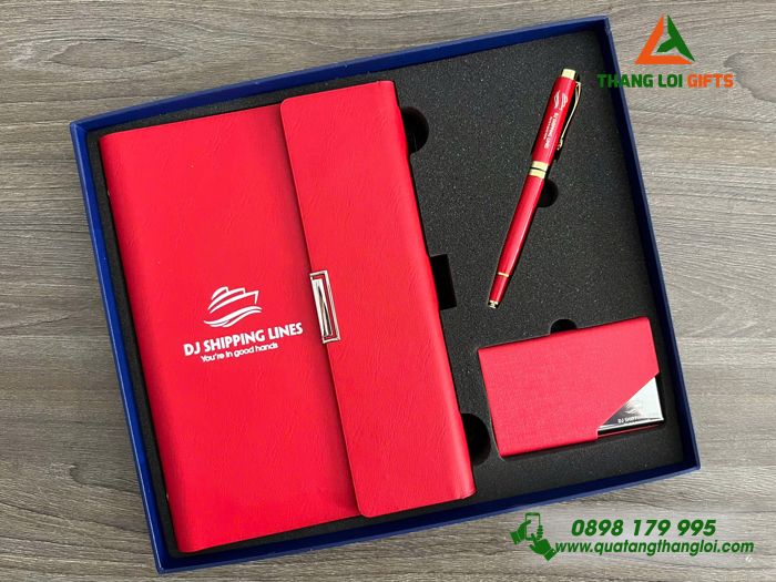 Bộ Quà Tặng (Sổ+ Hộp Namecard+ Bút) Màu Đỏ - In Khắc Logo Doanh Nghiệp DJ Shipping Lines