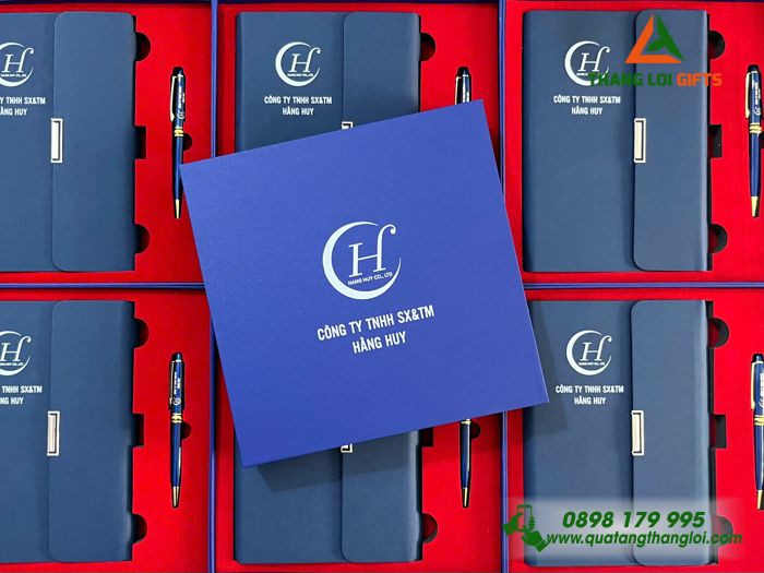 Combo Quà Tặng (Sổ Tay Bìa Còng & Bút Ký) Màu Xanh - In Khắc Logo Doanh Nghiệp Hằng Huy