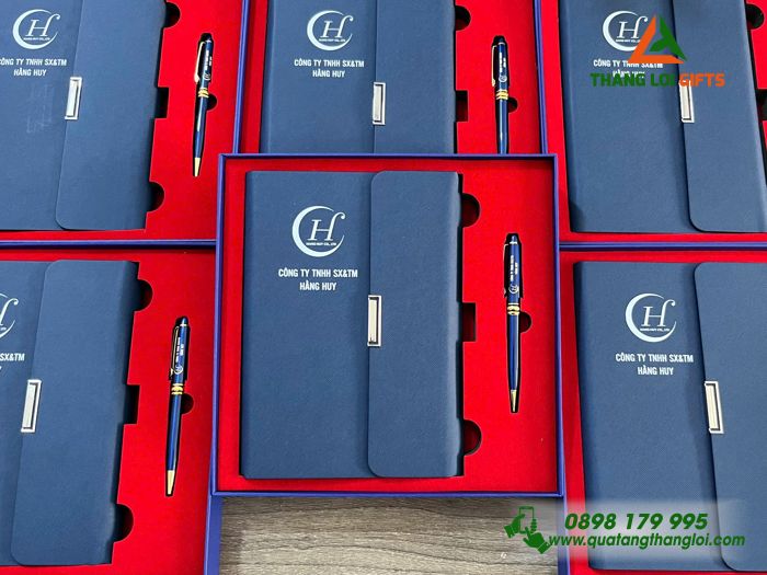 Combo Quà Tặng (Sổ Tay Bìa Còng & Bút Ký) Màu Xanh - In Khắc Logo Doanh Nghiệp Hằng Huy