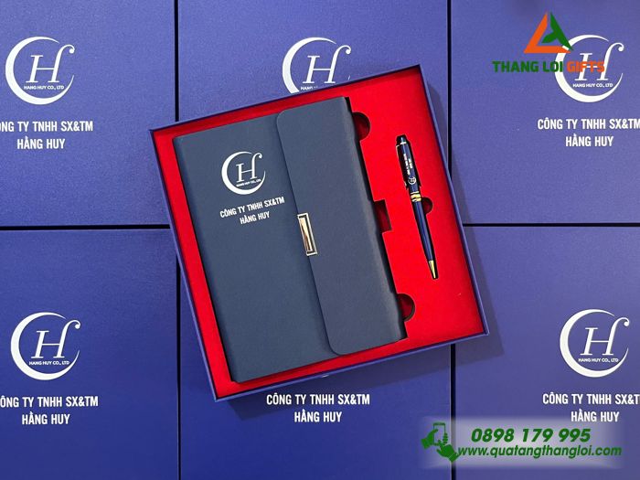Combo Quà Tặng (Sổ Tay Bìa Còng & Bút Ký) Màu Xanh - In Khắc Logo Doanh Nghiệp Hằng Huy