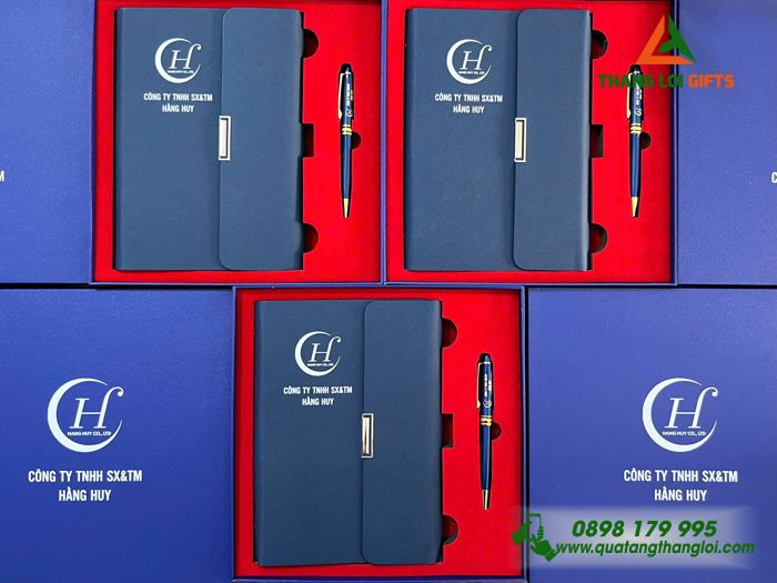 Combo Quà Tặng (Sổ Tay Bìa Còng & Bút Ký) Màu Xanh - In Khắc Logo Doanh Nghiệp Hằng Huy