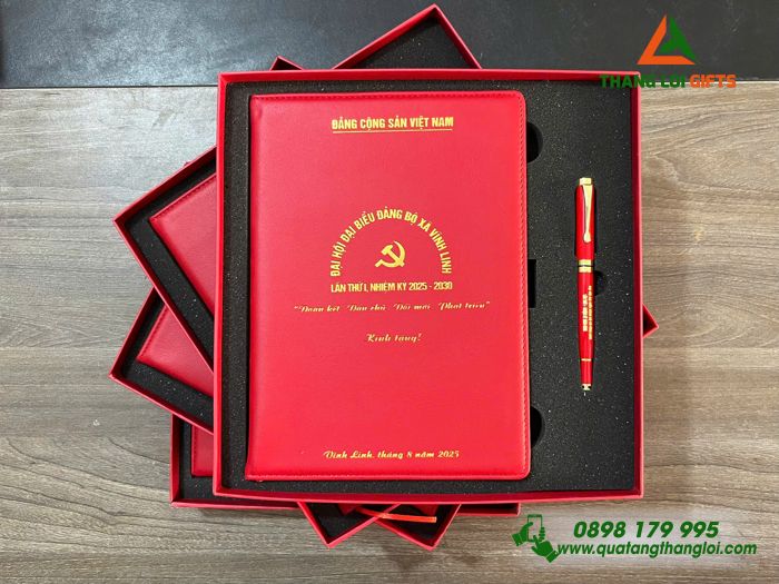 Set Quà Tặng (Sổ Tay Dán Gáy & Bút Ký) Màu Đỏ - In Khắc Logo Đảng Làm Quà Đại Hội Đảng Bộ Xã Vĩnh Linh