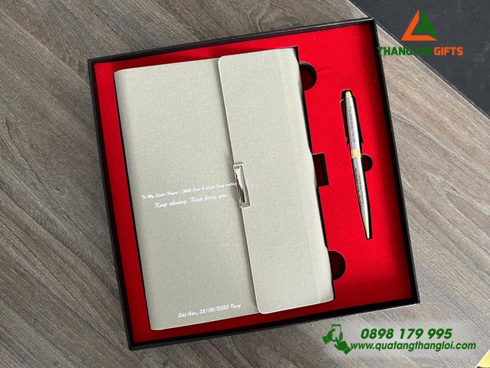 Set Quà Tặng (Sổ Tay Bìa Còng & Bút Ký) Màu Trắng - In Khắc Nội Dung Làm Quà Tặng
