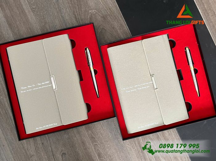 Set Quà Tặng (Sổ Tay Bìa Còng & Bút Ký) Màu Trắng - In Khắc Nội Dung Làm Quà Tặng