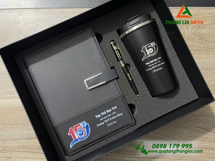 Bộ Quà Tặng (Sổ+ Ly+ Bút) Màu Đen - In Khắc Logo Kỷ Niệm 15 Năm Trường THPT B Kim Bảng