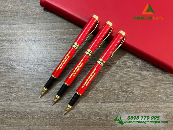 Bút Ký Kim Loại Màu Đỏ Khoen Vàng - Khắc Tên Đại Hội Đảng Bộ Xã Vĩnh Linh