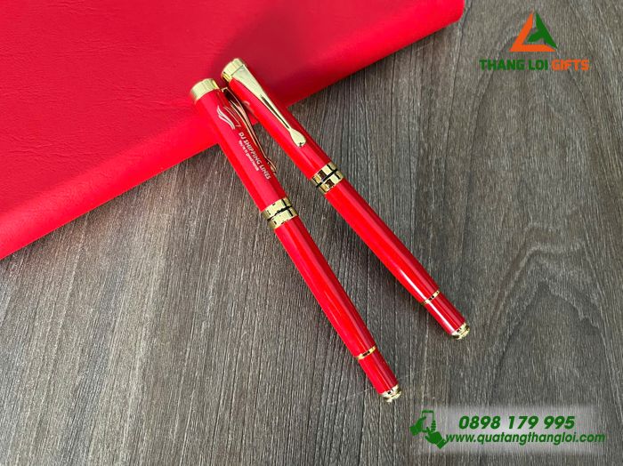 Bút Ký Kim Loại Xoay Màu Đen Khoen Vàng - Khắc Tên Đại Hội Đảng Bộ