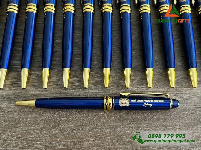 Bút Ký Kim Loại Xoay Màu Xanh Khoen Vàng - Khắc Logo Chi Bộ Công An Phường Tân Hưng Thuận