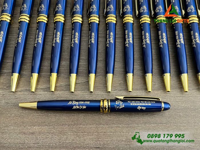 Bút Ký Kim Loại Xoay - Khắc Logo 27 Năm Ngày Trở Về Trường THCS Xà Bang