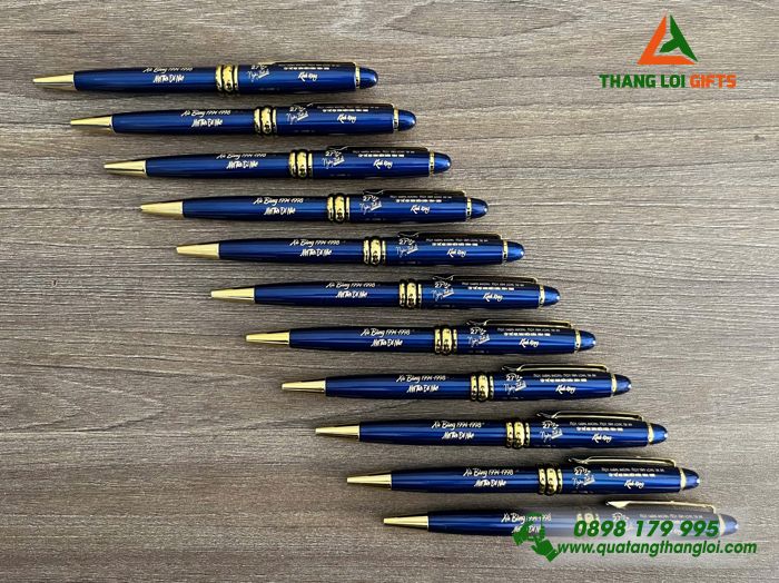 Bút Ký Kim Loại Xoay - Khắc Logo 27 Năm Ngày Trở Về Trường THCS Xà Bang